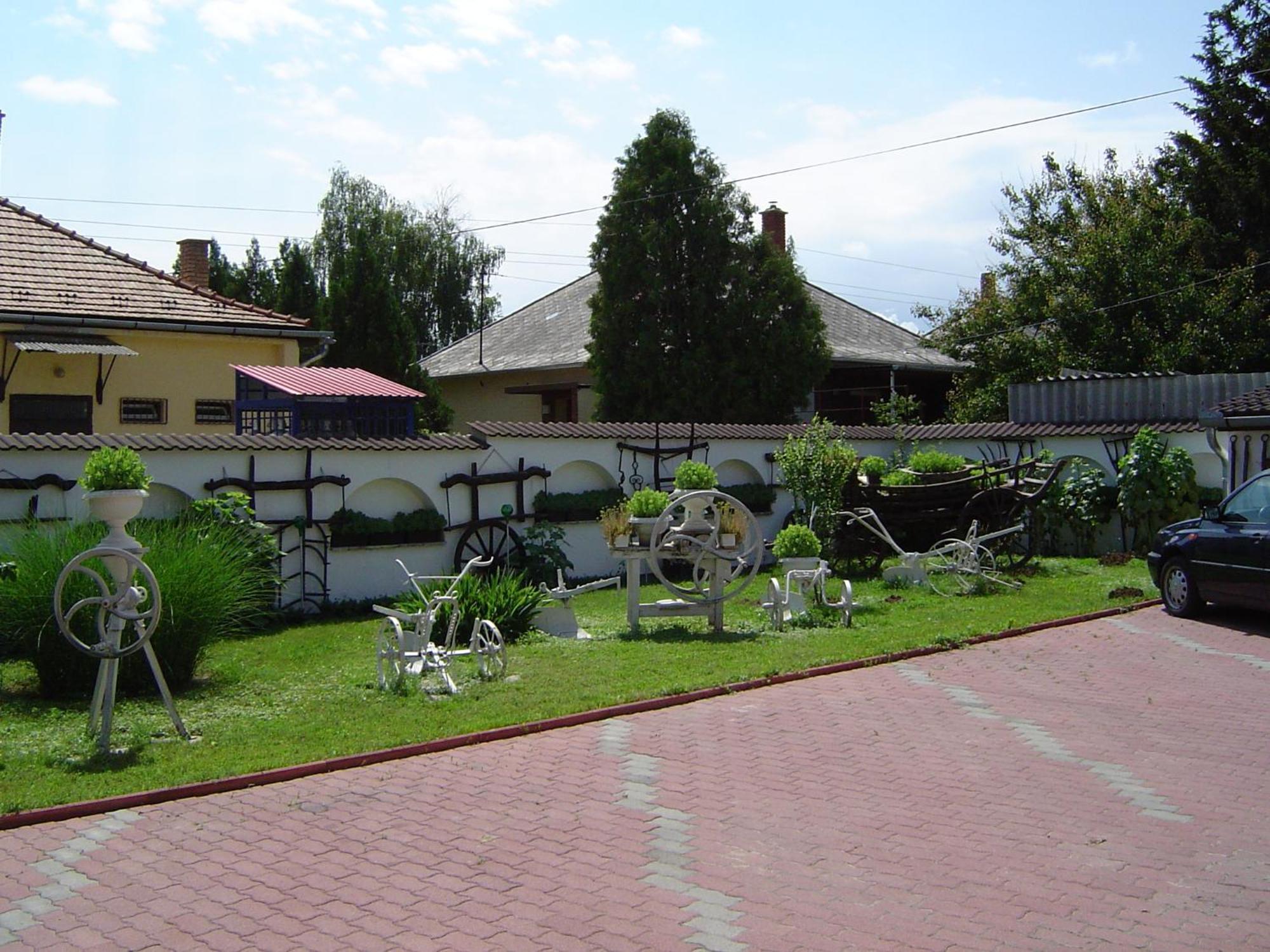 Hotel Koller Panzió Bonyhád Exterior foto