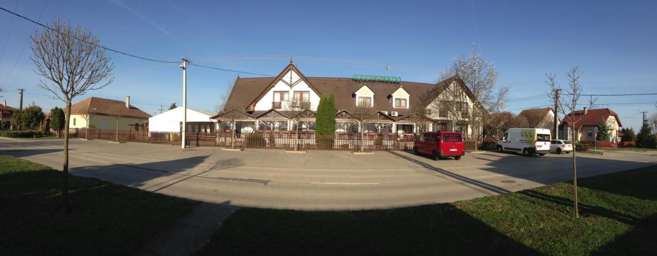 Hotel Koller Panzió Bonyhád Exterior foto