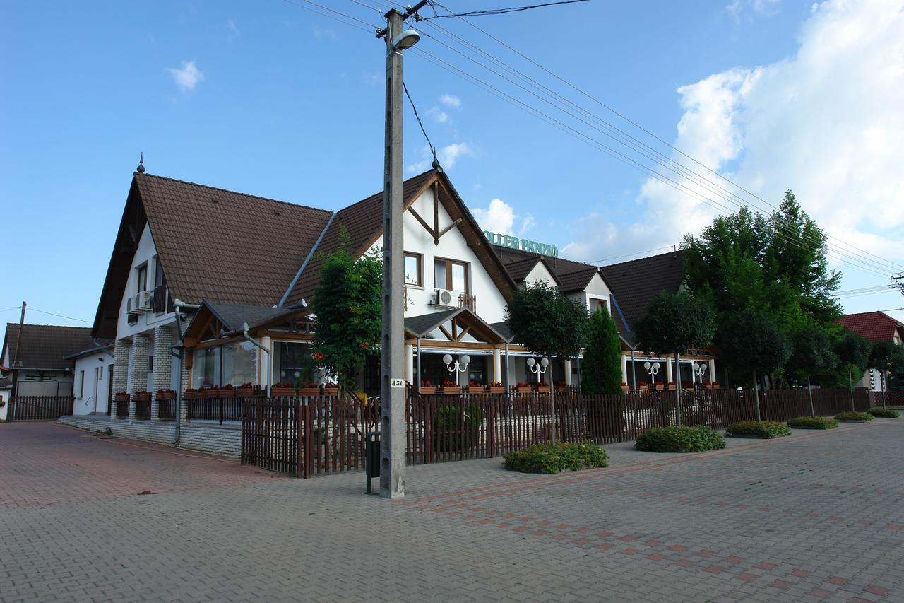 Hotel Koller Panzió Bonyhád Exterior foto